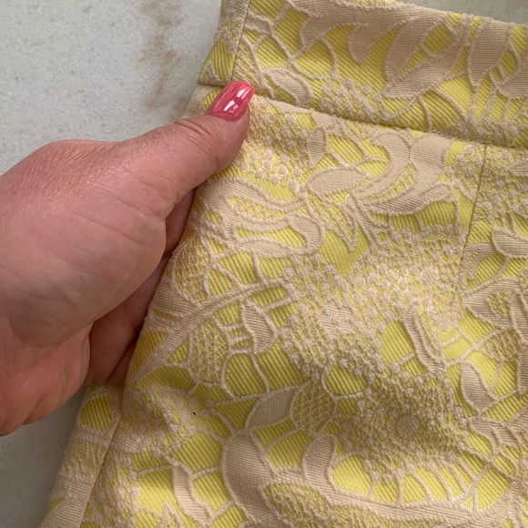 ONE MARKET Marie Textured Print Shorts- Medium - Picture 5 of 7